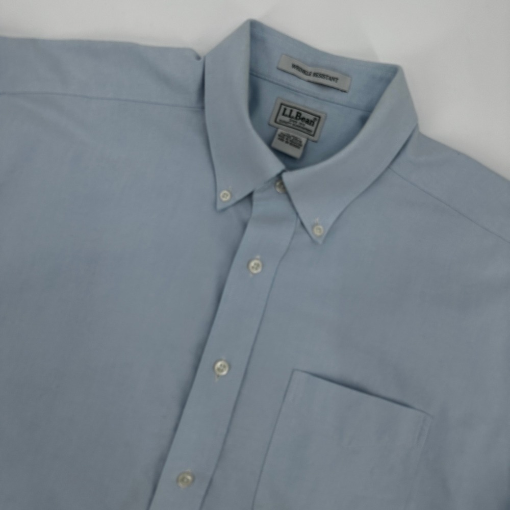 LL Bean Mens Light Blue Wrinkle Resistant Short Sleeve Button Down Shirt 17 REG